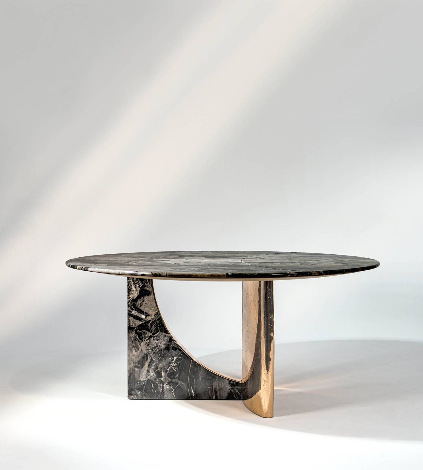 Hessentia-Spinnaker_round_table_02