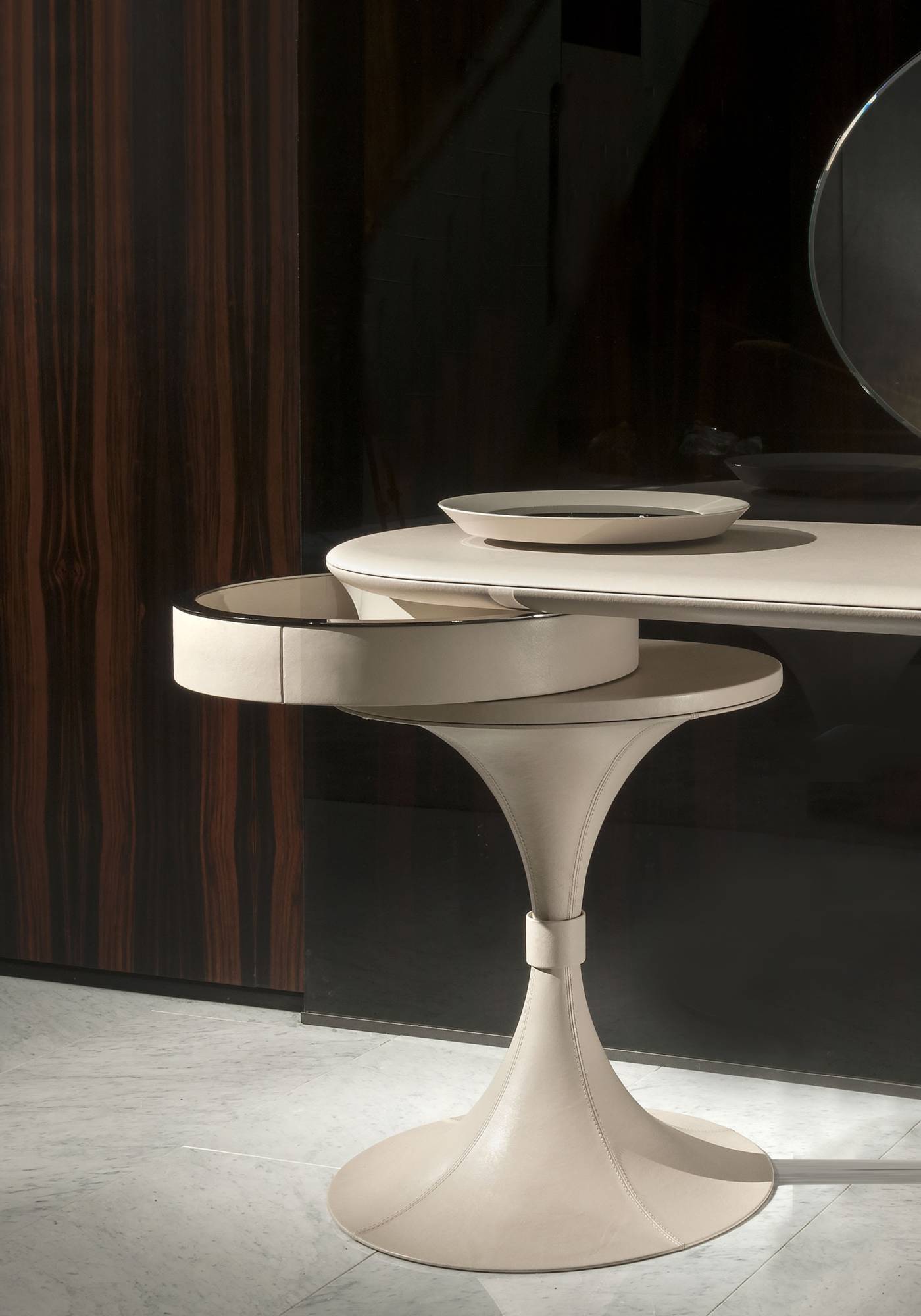 Hessentia-Donald_vanity_02