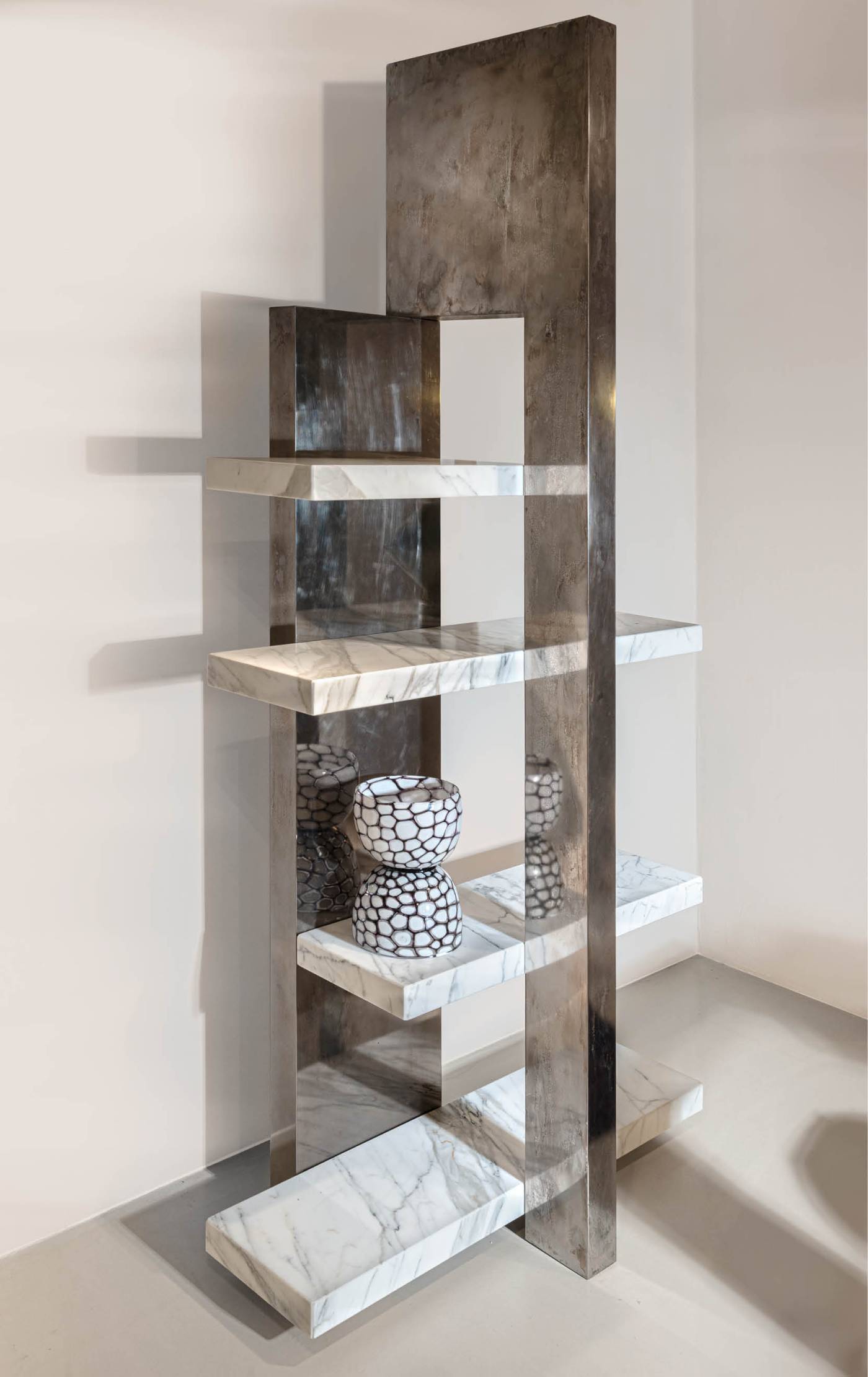 Hessentia-Axis_bookcase_02
