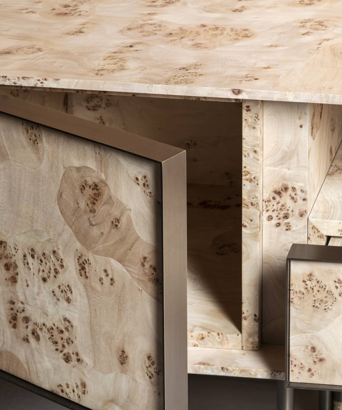 HESSENTIA-Poplar-Briar_made-in-Italy8