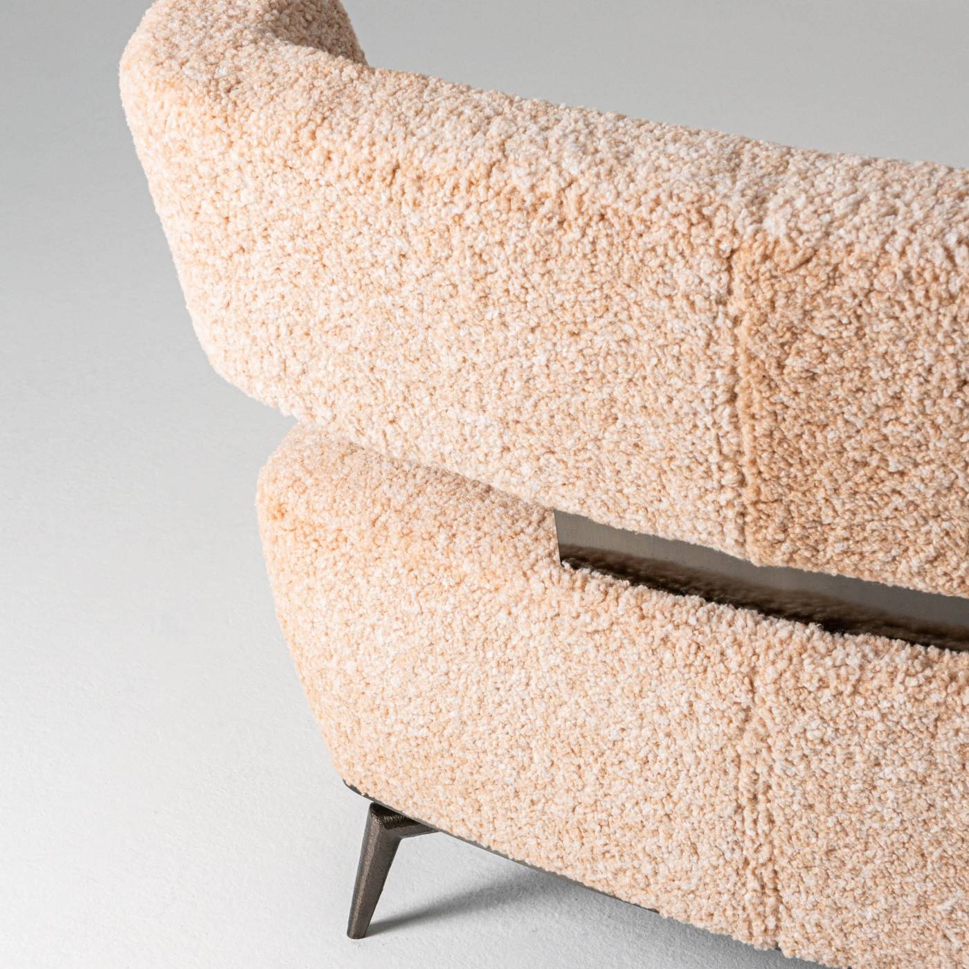 Hessentia-Janet_armchair_02