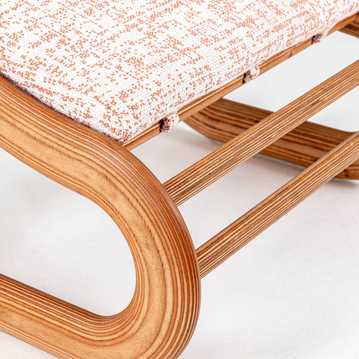 Hessentia-Itaca_pouf_02