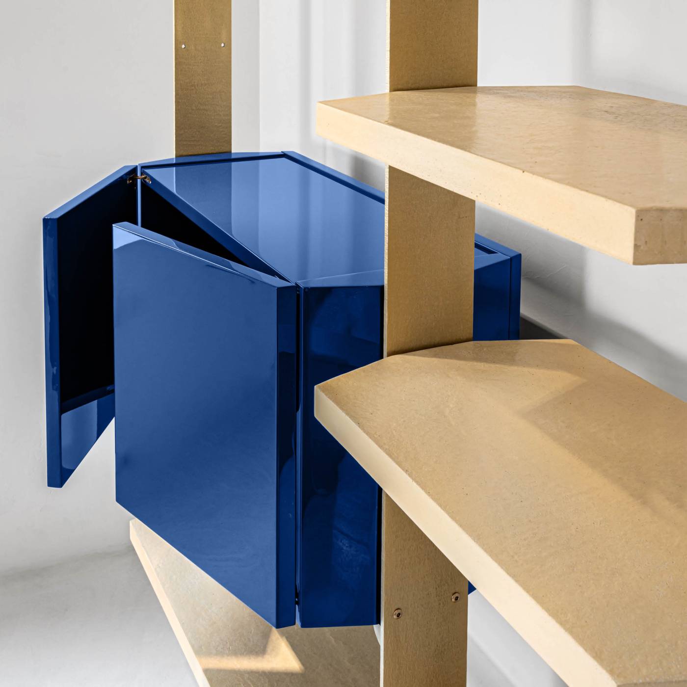 Hessentia-Nexum_bookcase_02