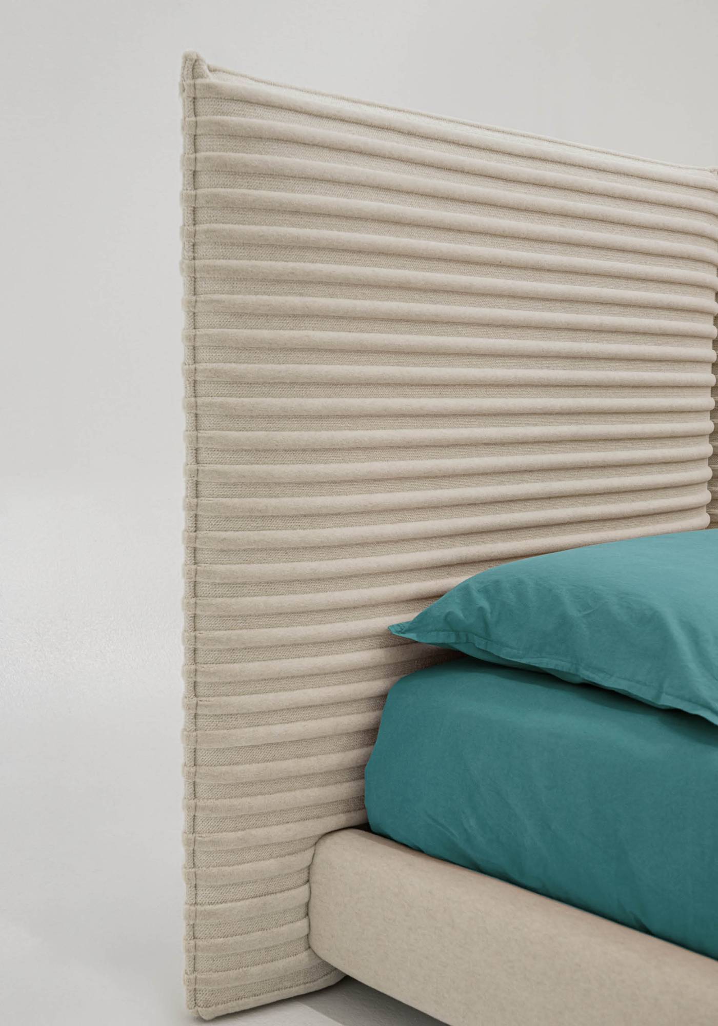 Hessentia-Dulcis.a_bed_02