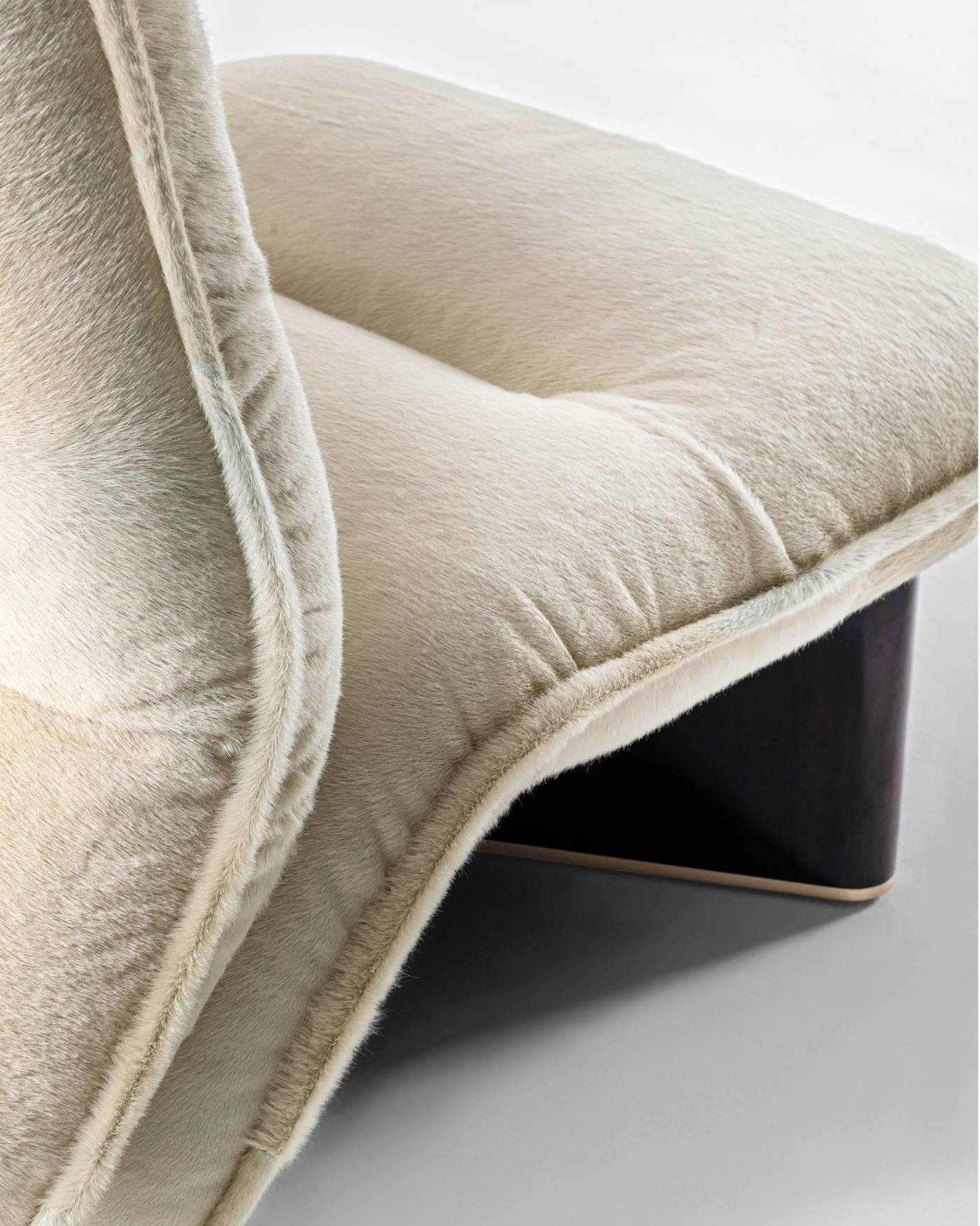 Hessentia-Ypsilon_armchair_04