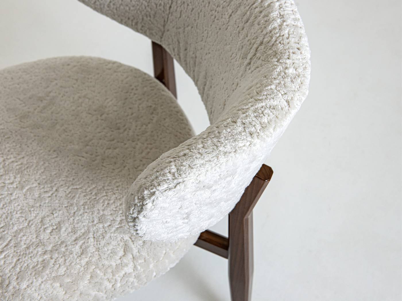 Hessentia-Raphi_chair_11