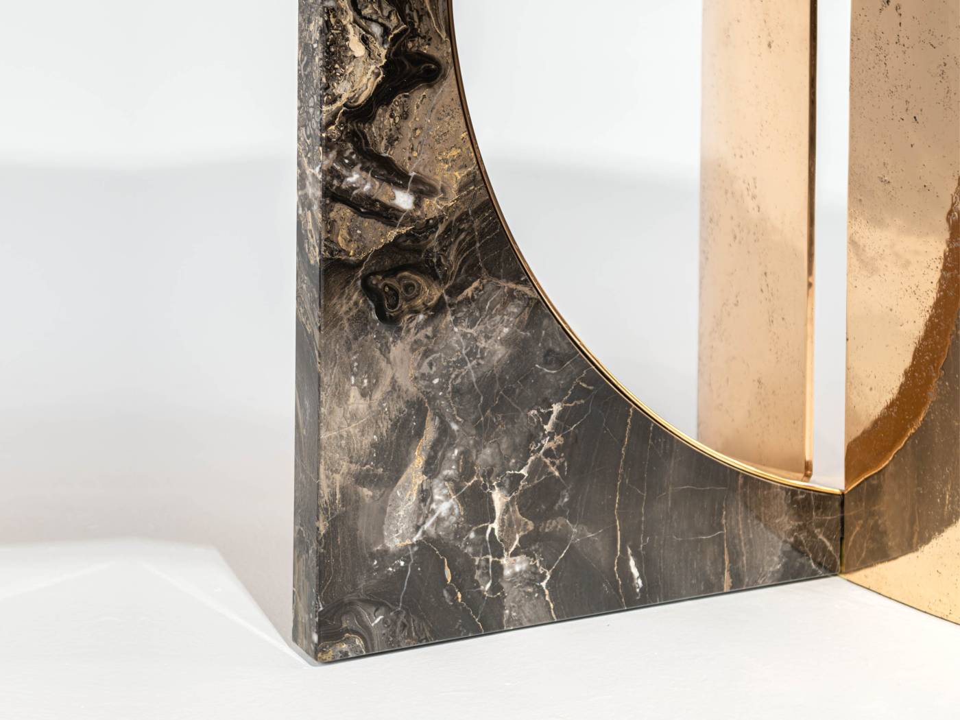 Hessentia-Spinnaker_round_table_03