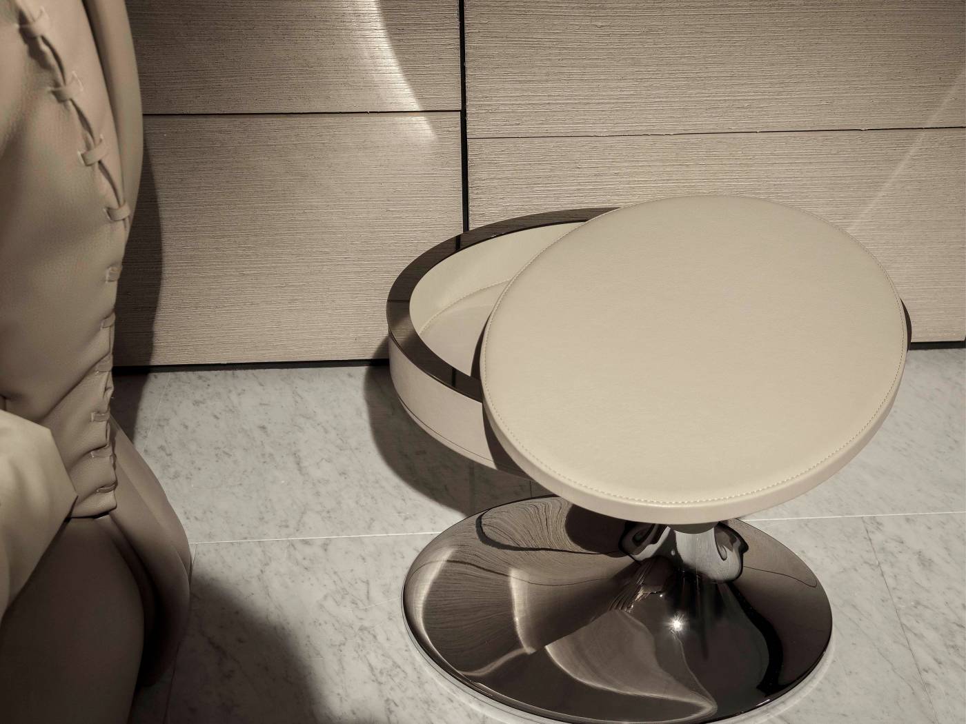 Hessentia-Donald_night_table_03