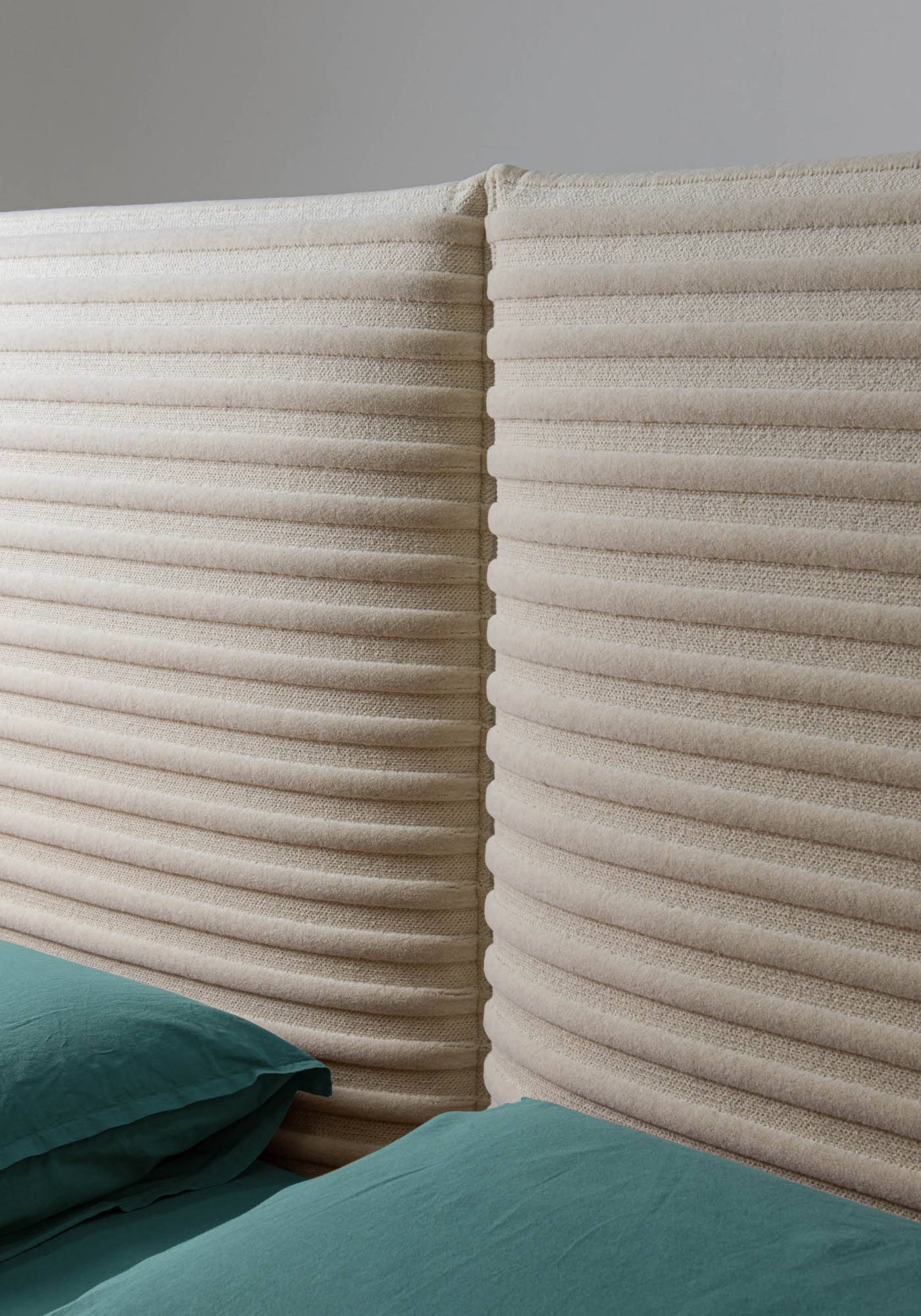 Hessentia-Dulcis.a_bed_03