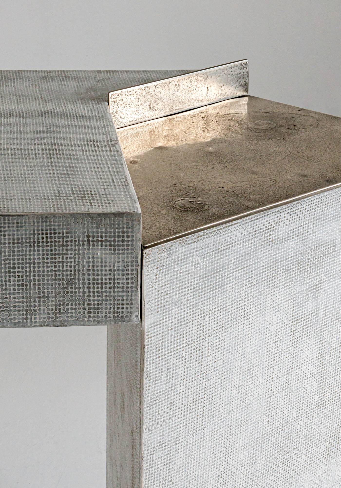 Hessentia-Pilar_console_02