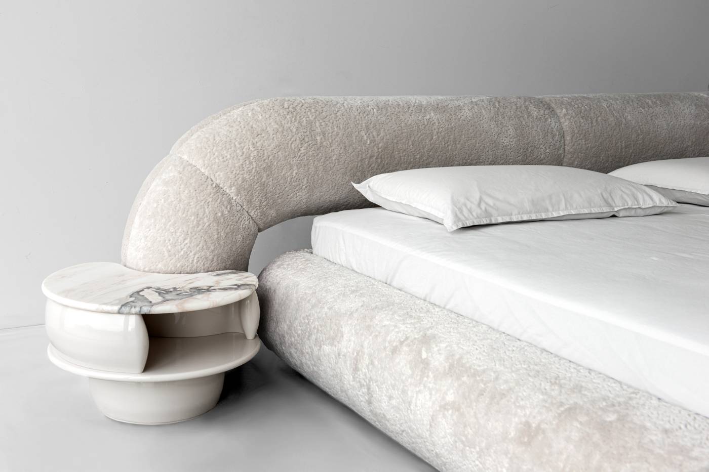 Hessentia-Snap_night_table_03