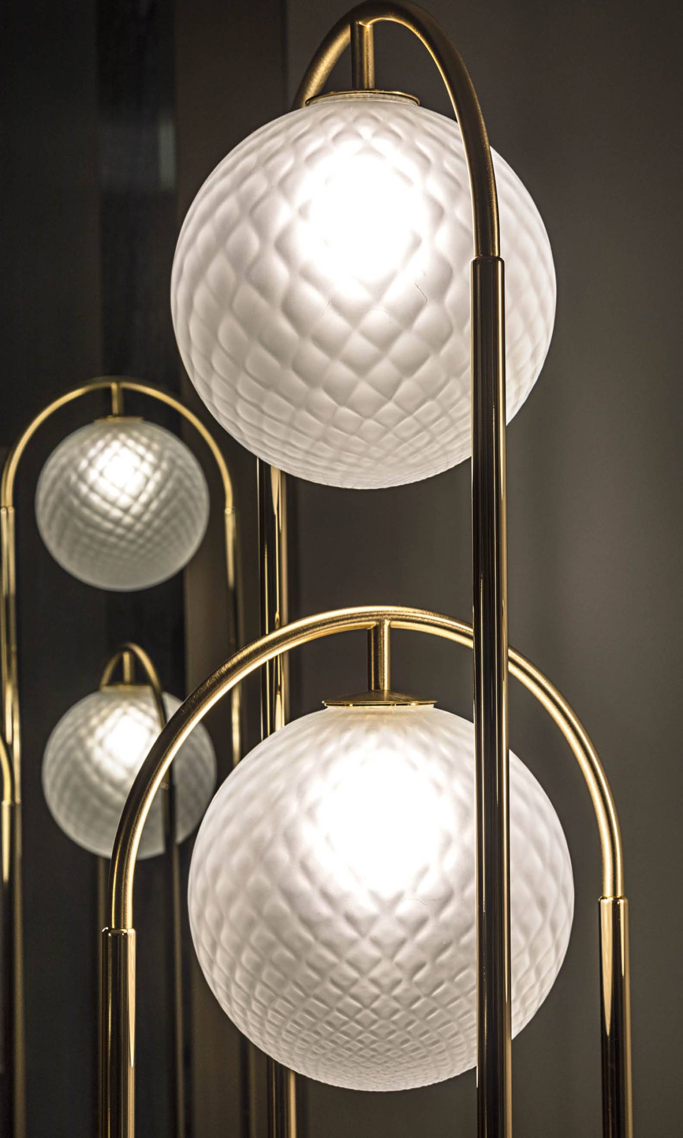 Hessentia-Heron_floor_lamp_04