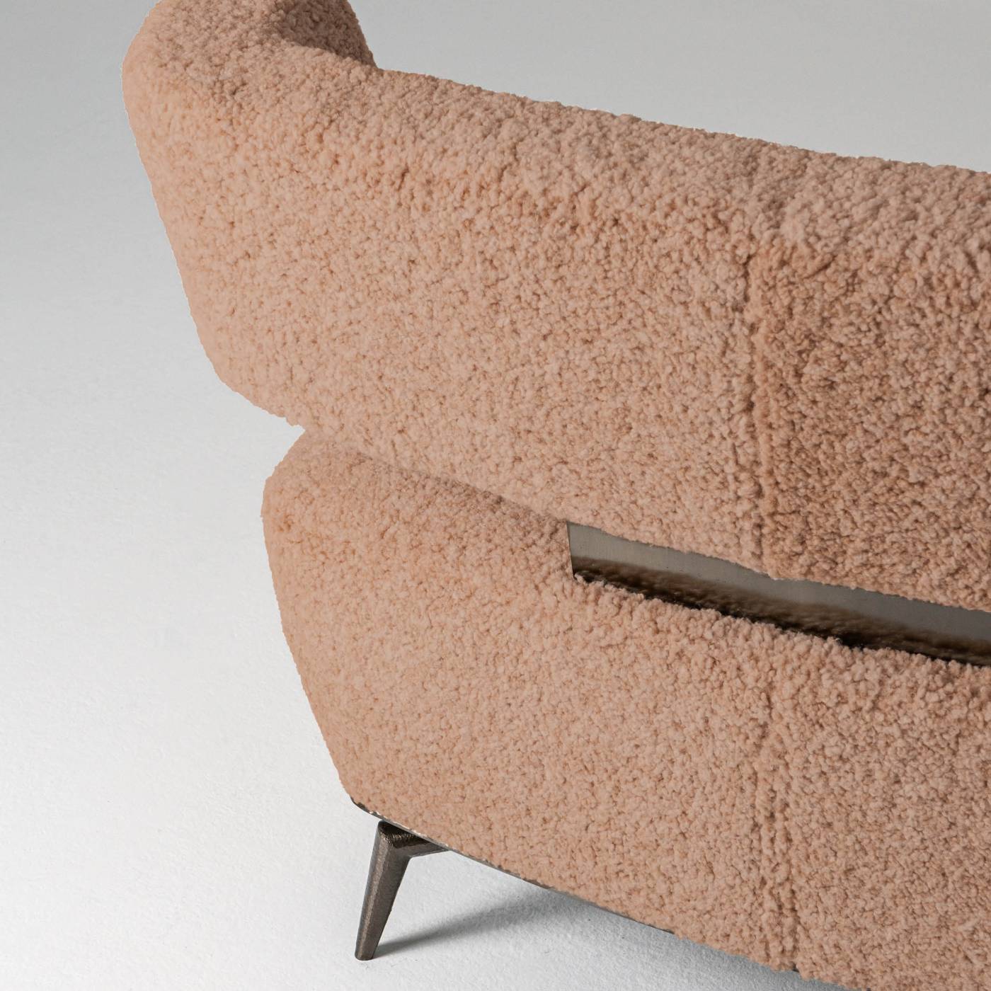Hessentia-Janet_armchair_02