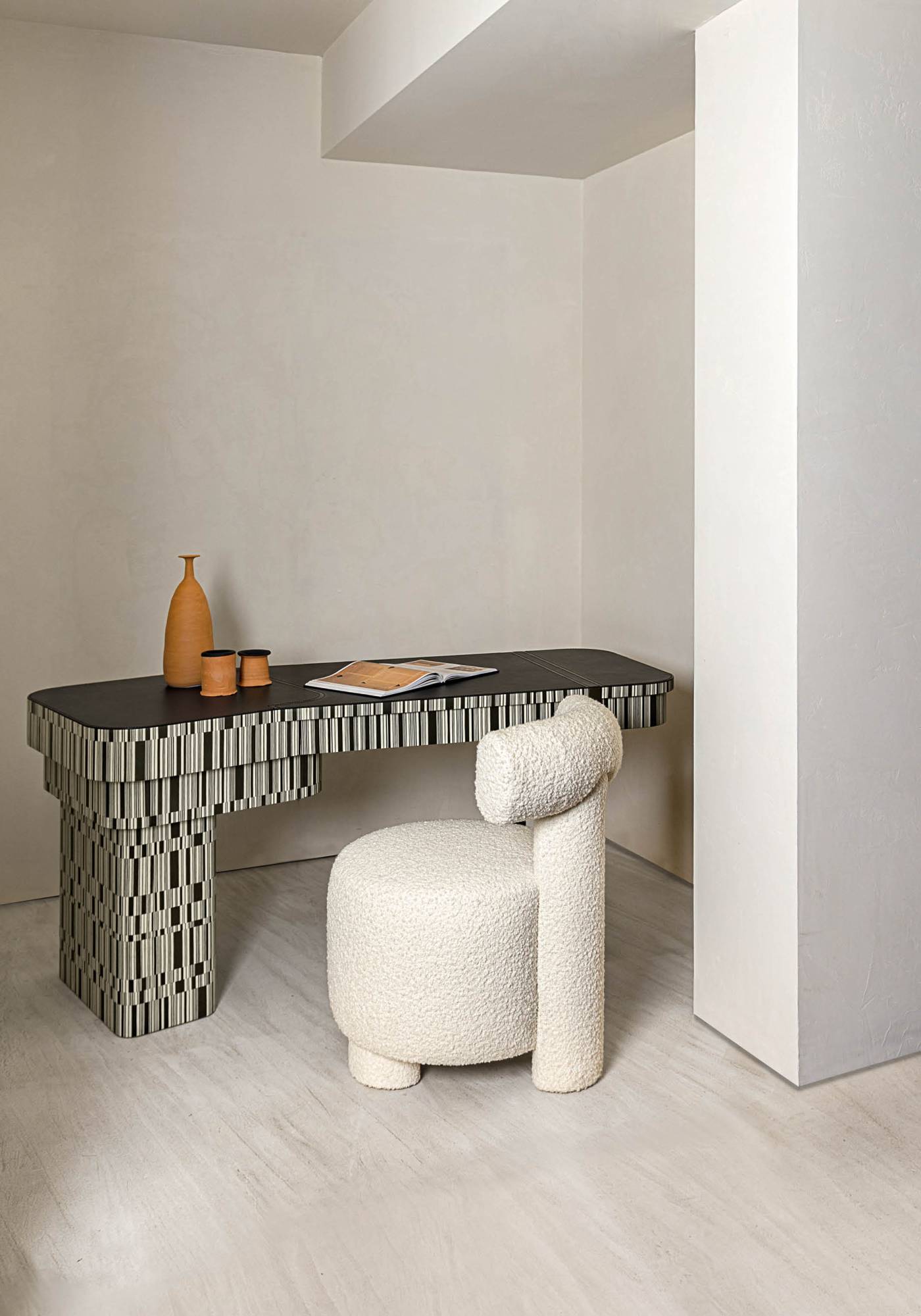 Hessentia-Enigma_writing_desk_04