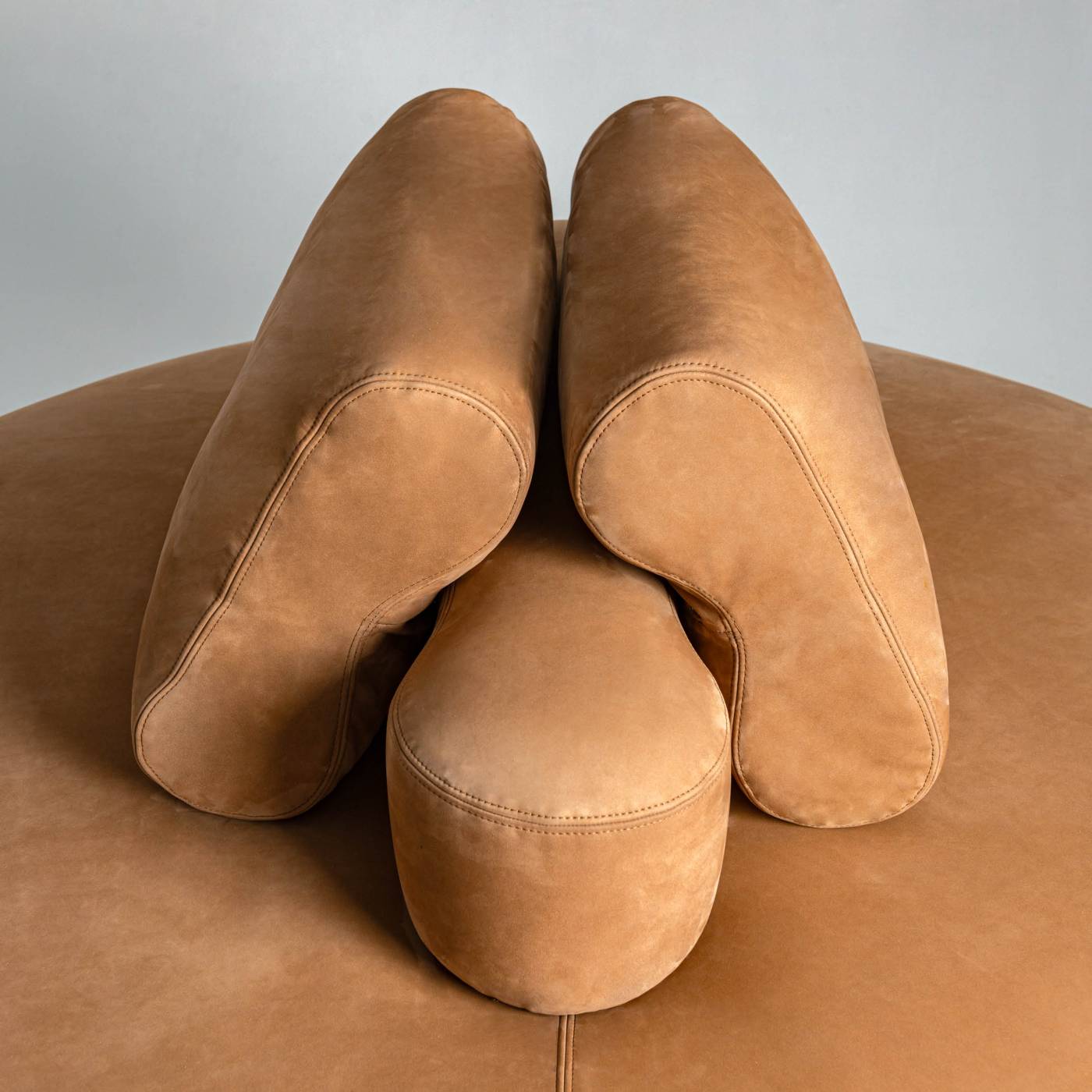 Hessentia-Isla_round_sofa_02