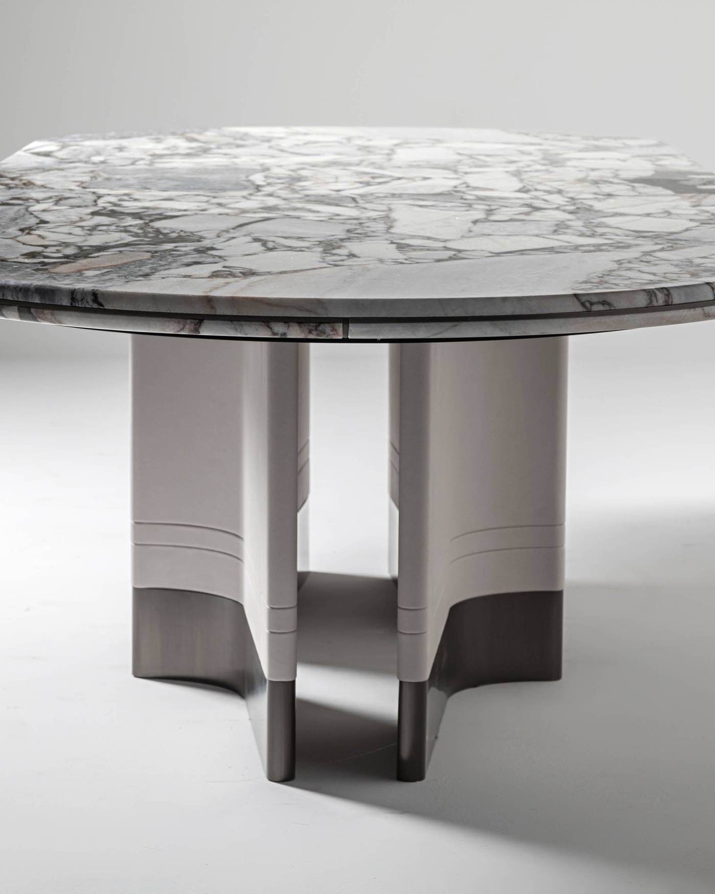Hessentia-Adone_table_02