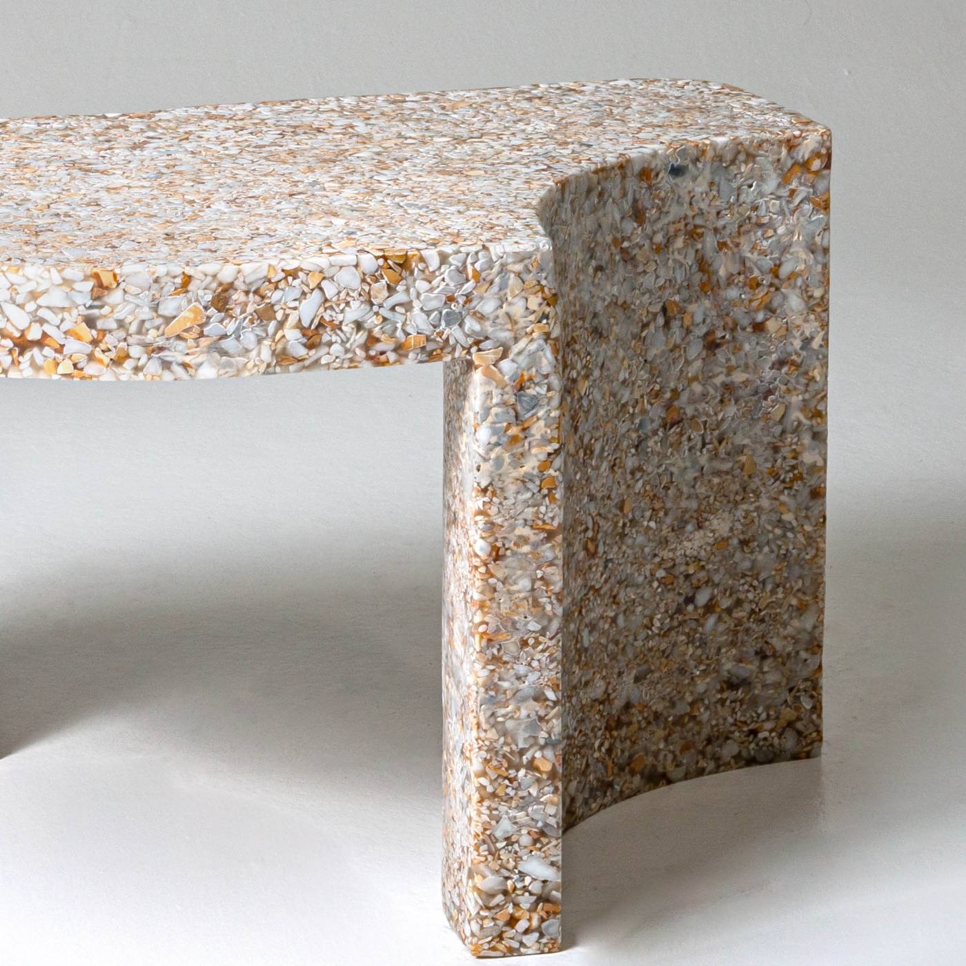 Hessentia-Axon_coffee_table_02
