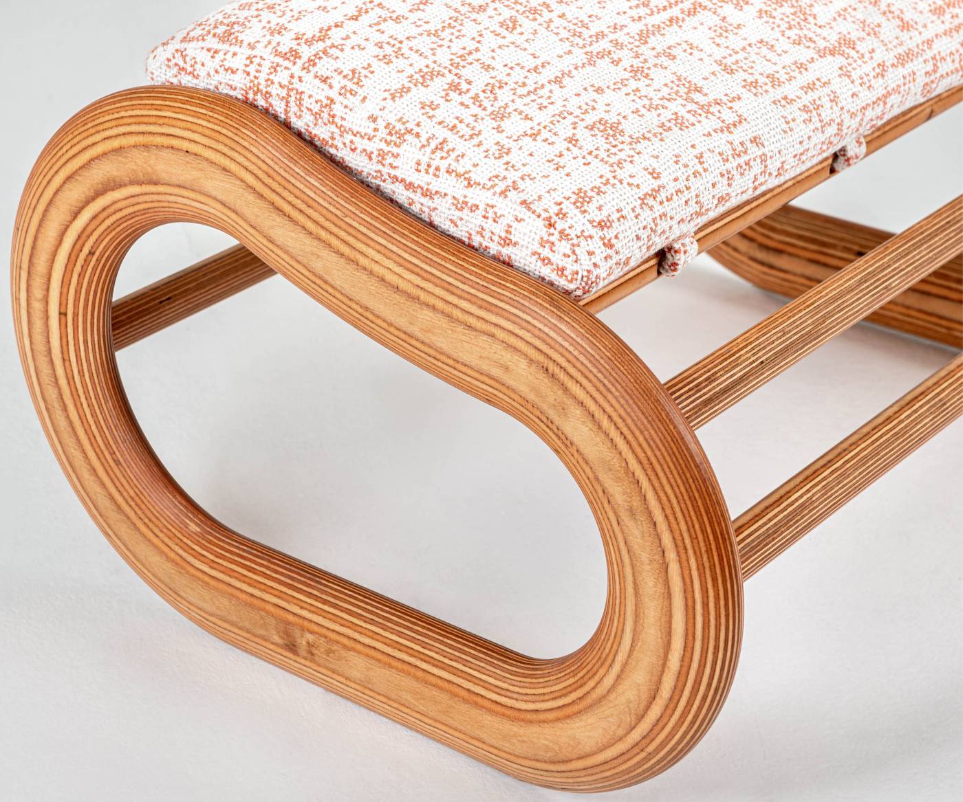 Hessentia-Itaca_pouf_01