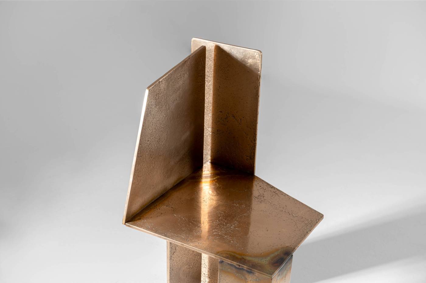 Hessentia-news-Cadrega-sand-cast-furniture-metal-bronze (5)