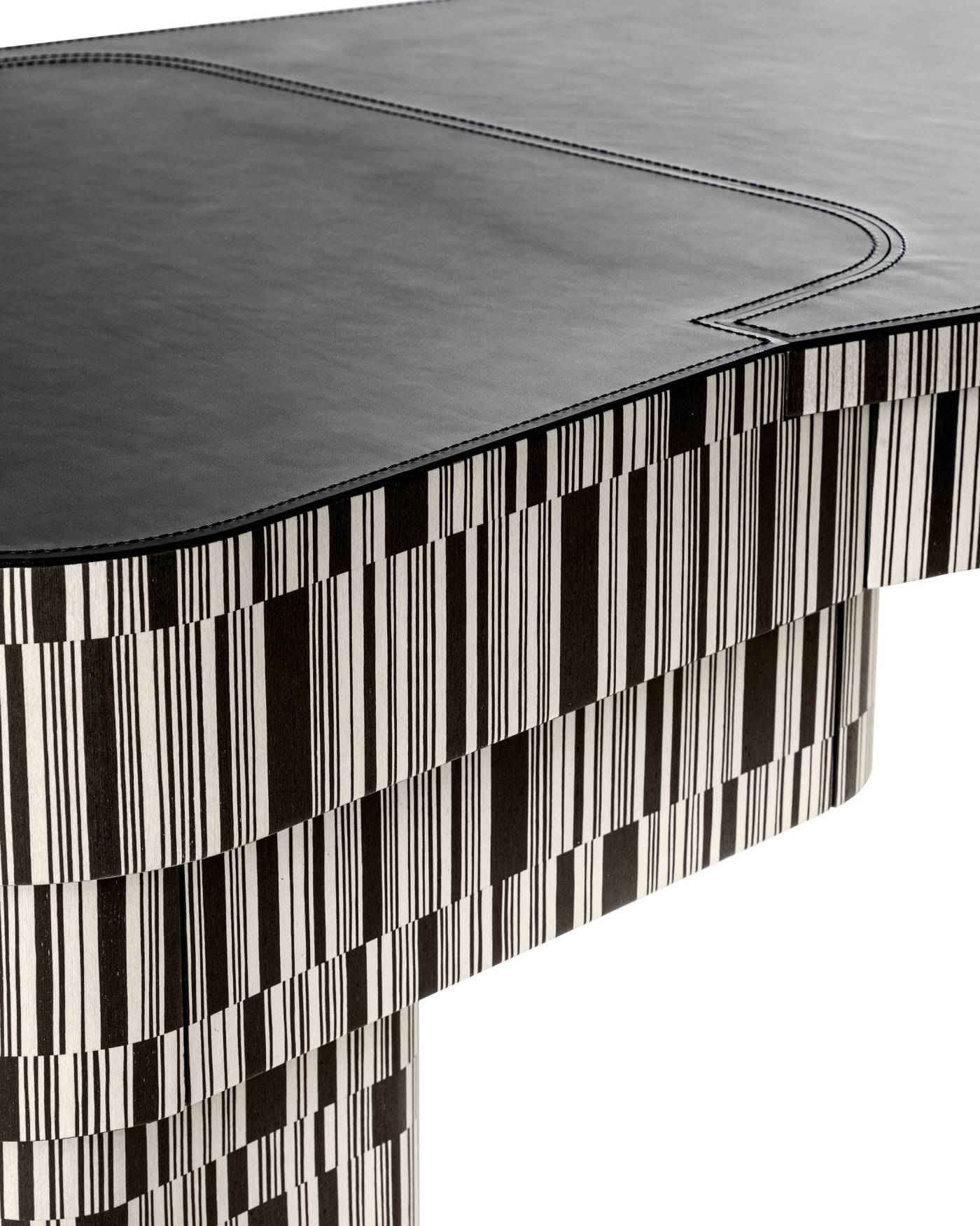 Hessentia-Enigma_writing_desk_02