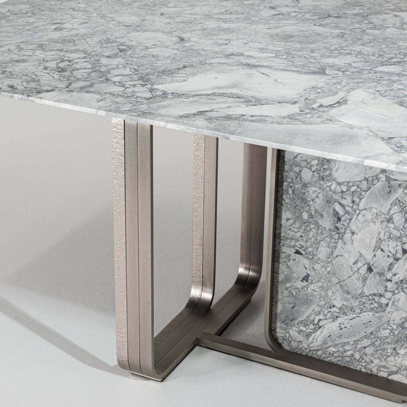 Hessentia-Nova_table_02