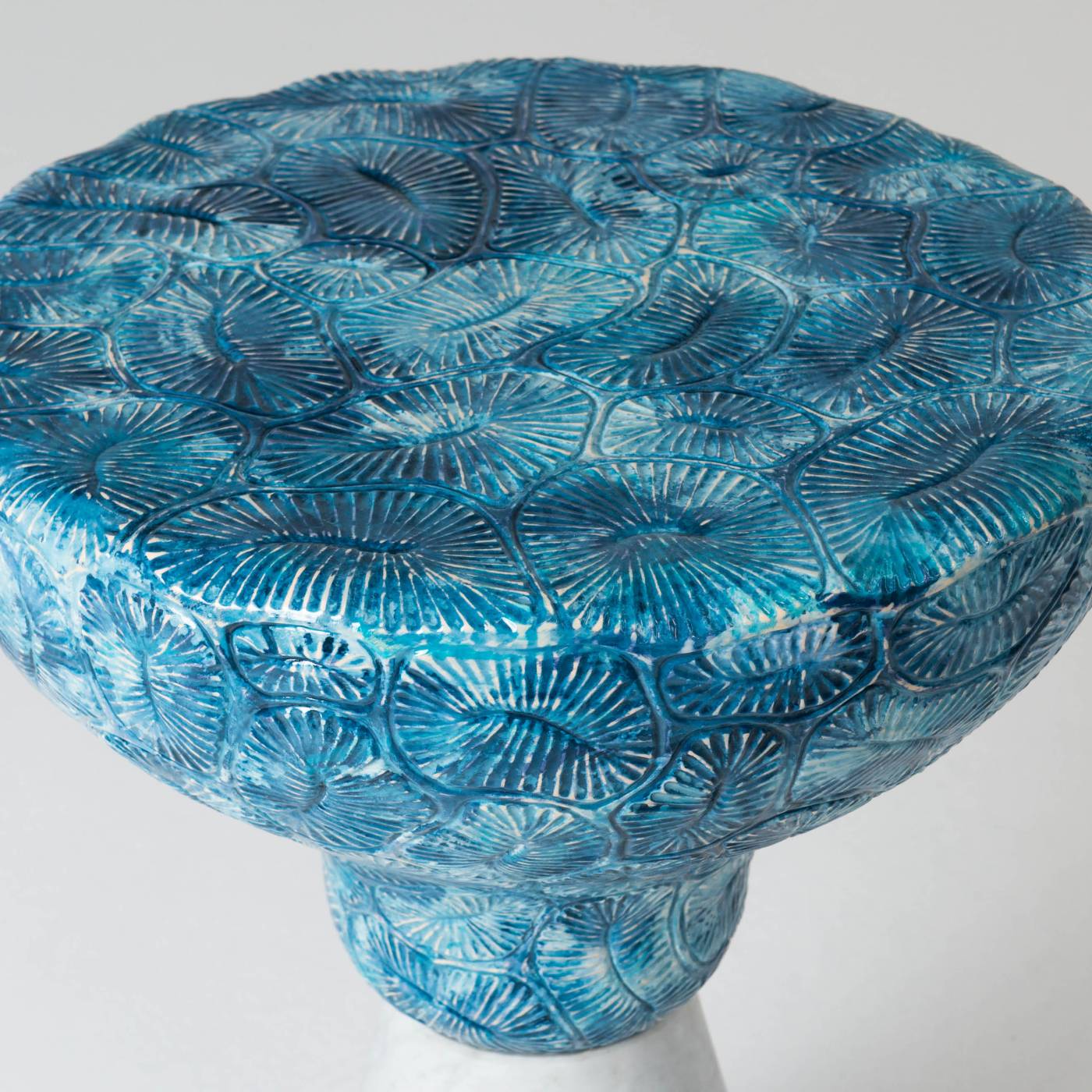 Hessentia-Sydney.a_coffee_table_02