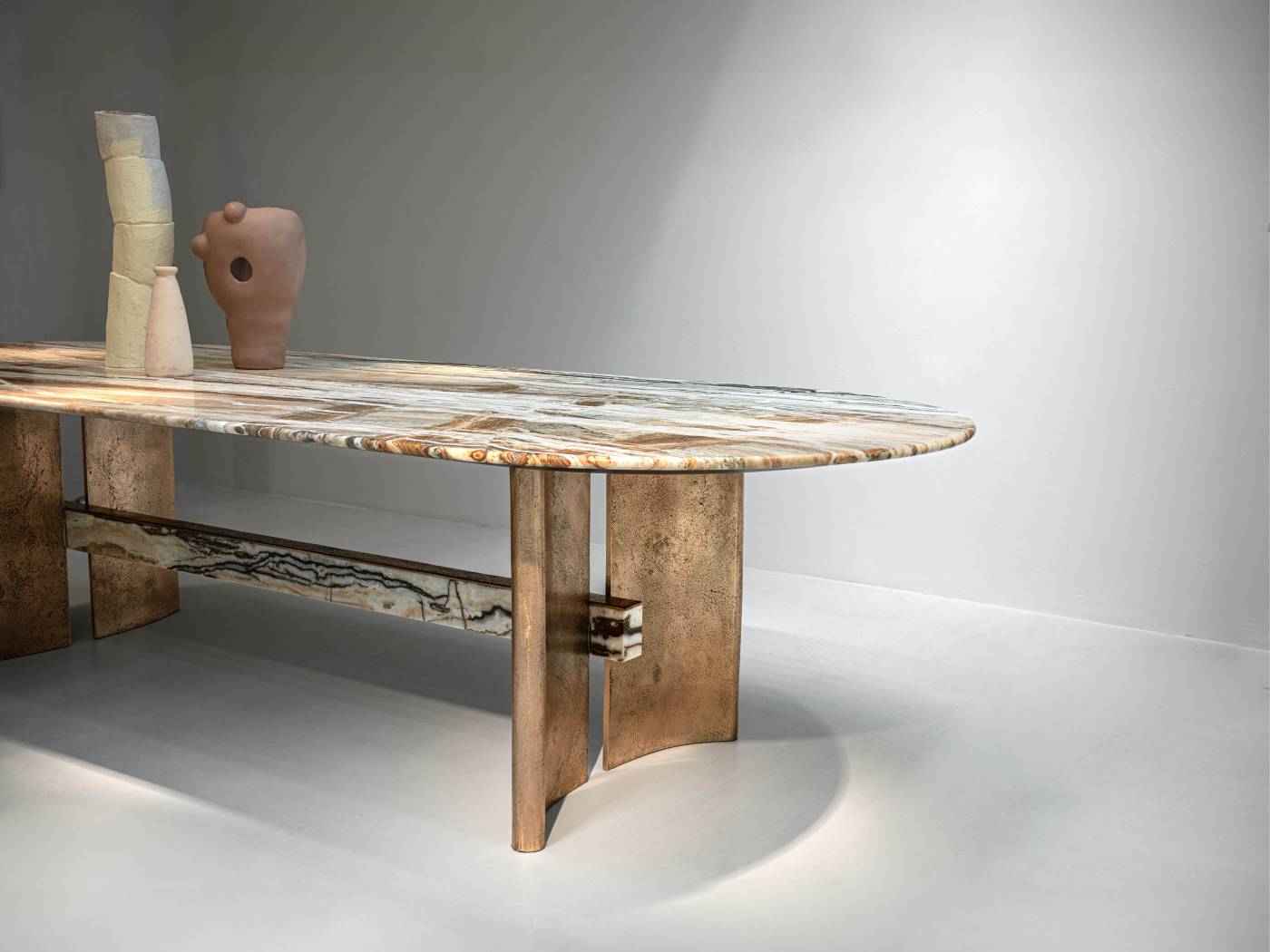 Hessentia-Spinnaker.b_rectangular_table_02