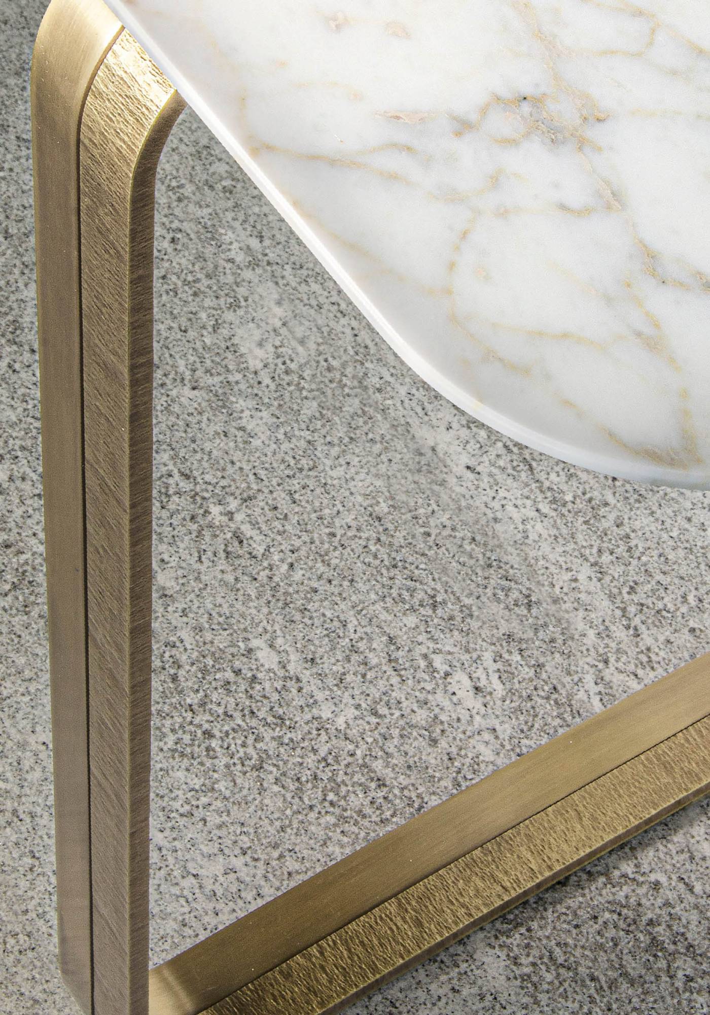 Hessentia-Nova_console_02