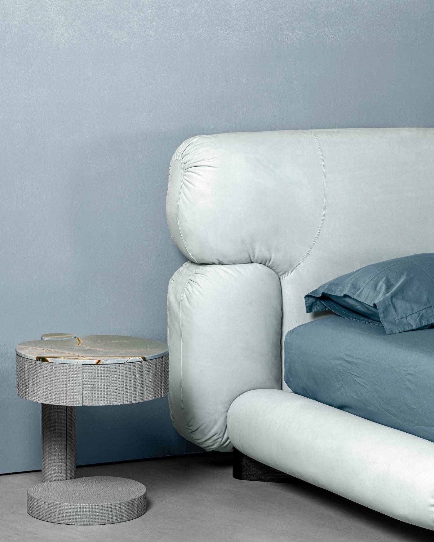 Hessentia-Nora_night_table_02