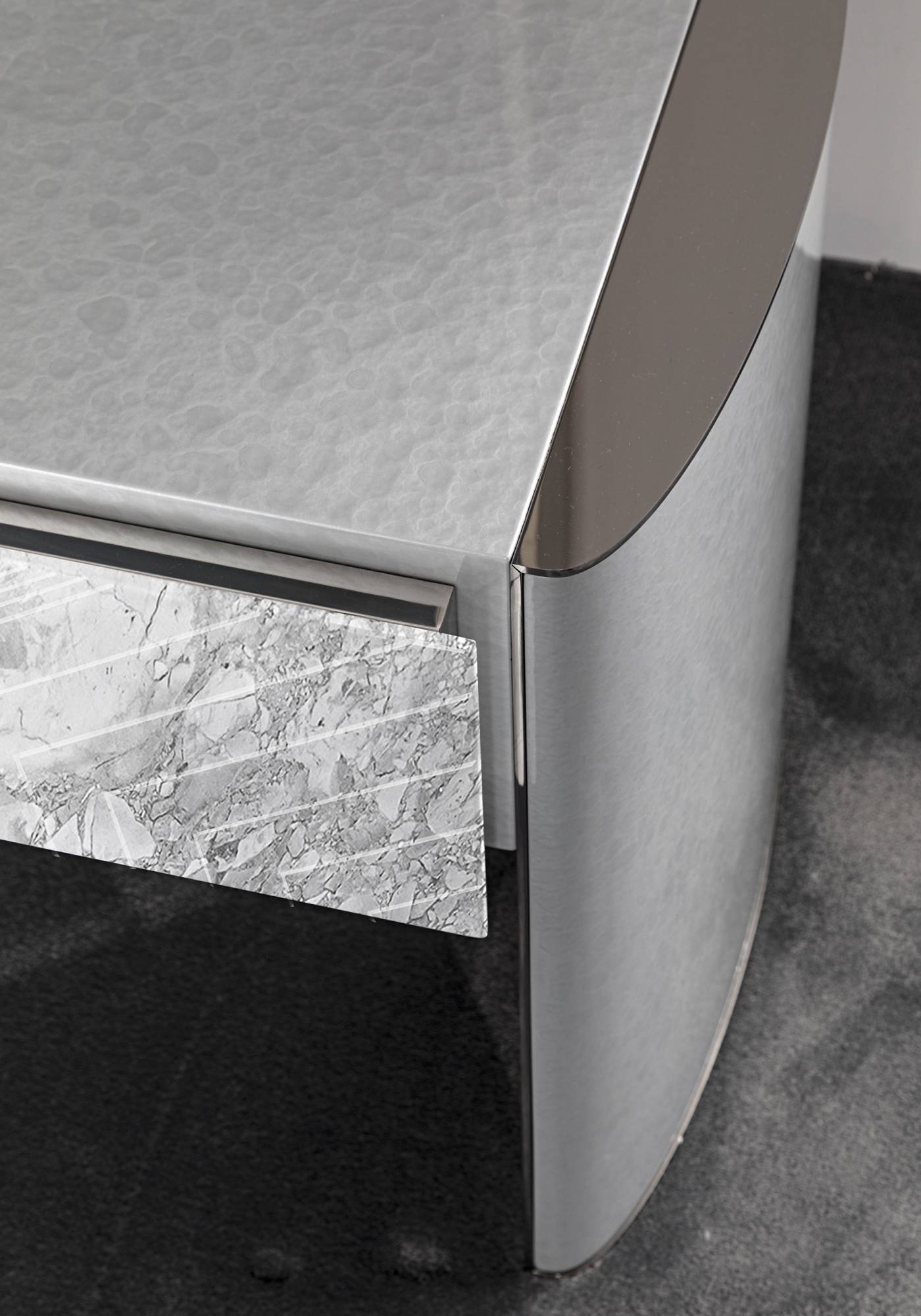 Hessentia-Linfa_night_table_04