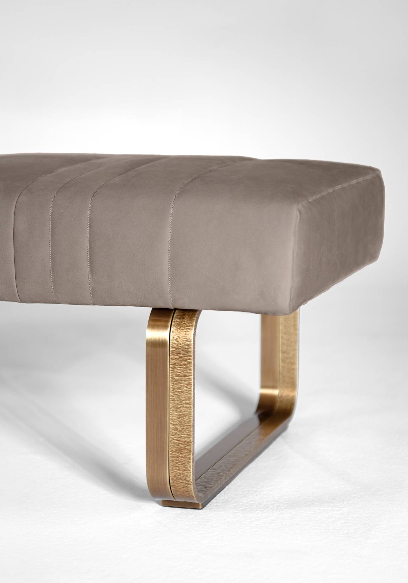 Hessentia-Nova_bench_05