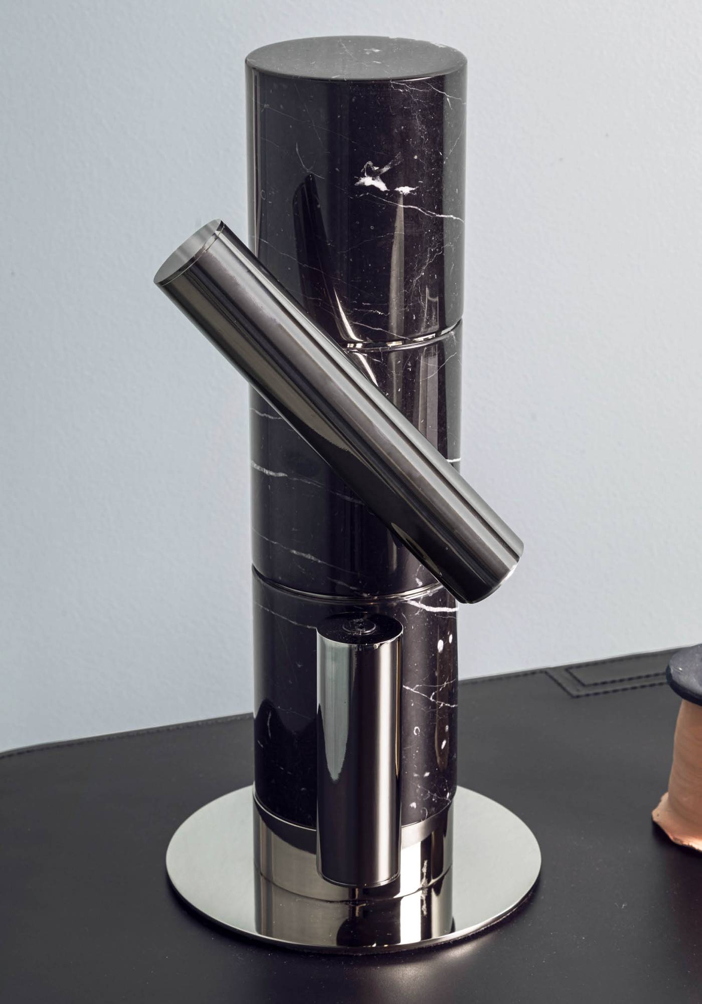 Hessentia-Yale.ma_table_lamp_04