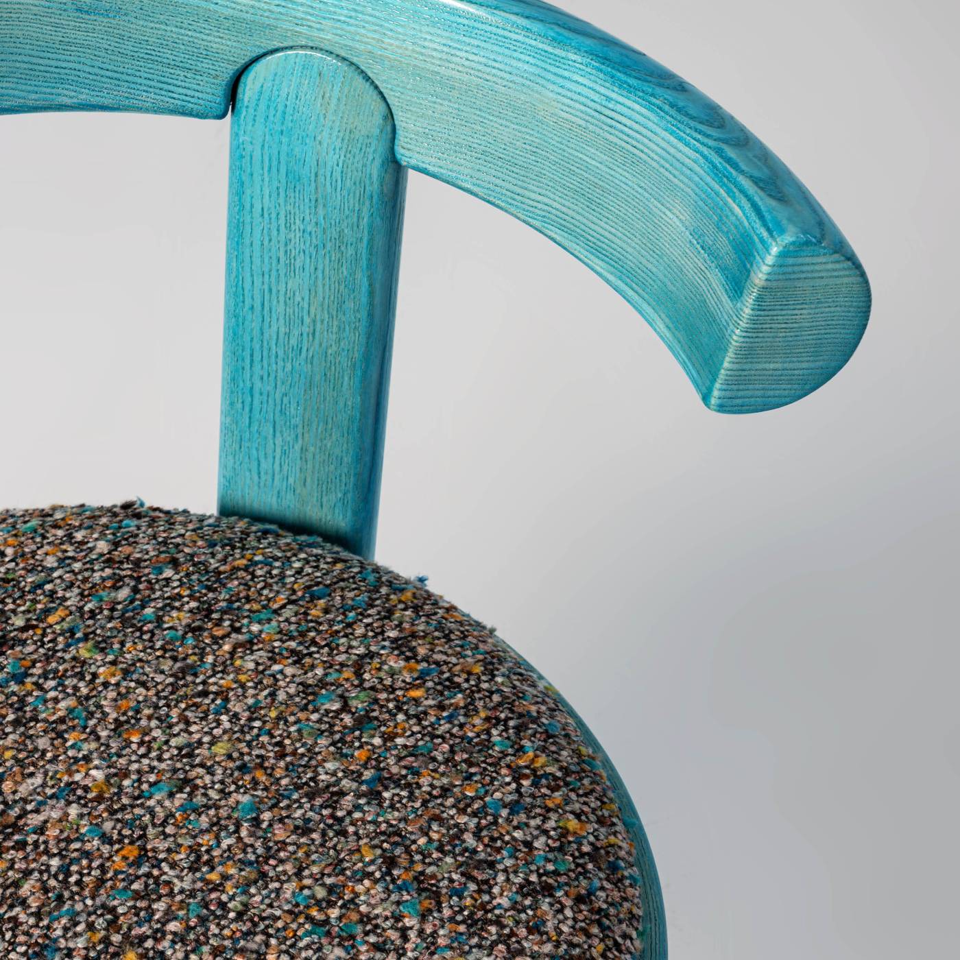 Hessentia-Tita.fn_chair_02