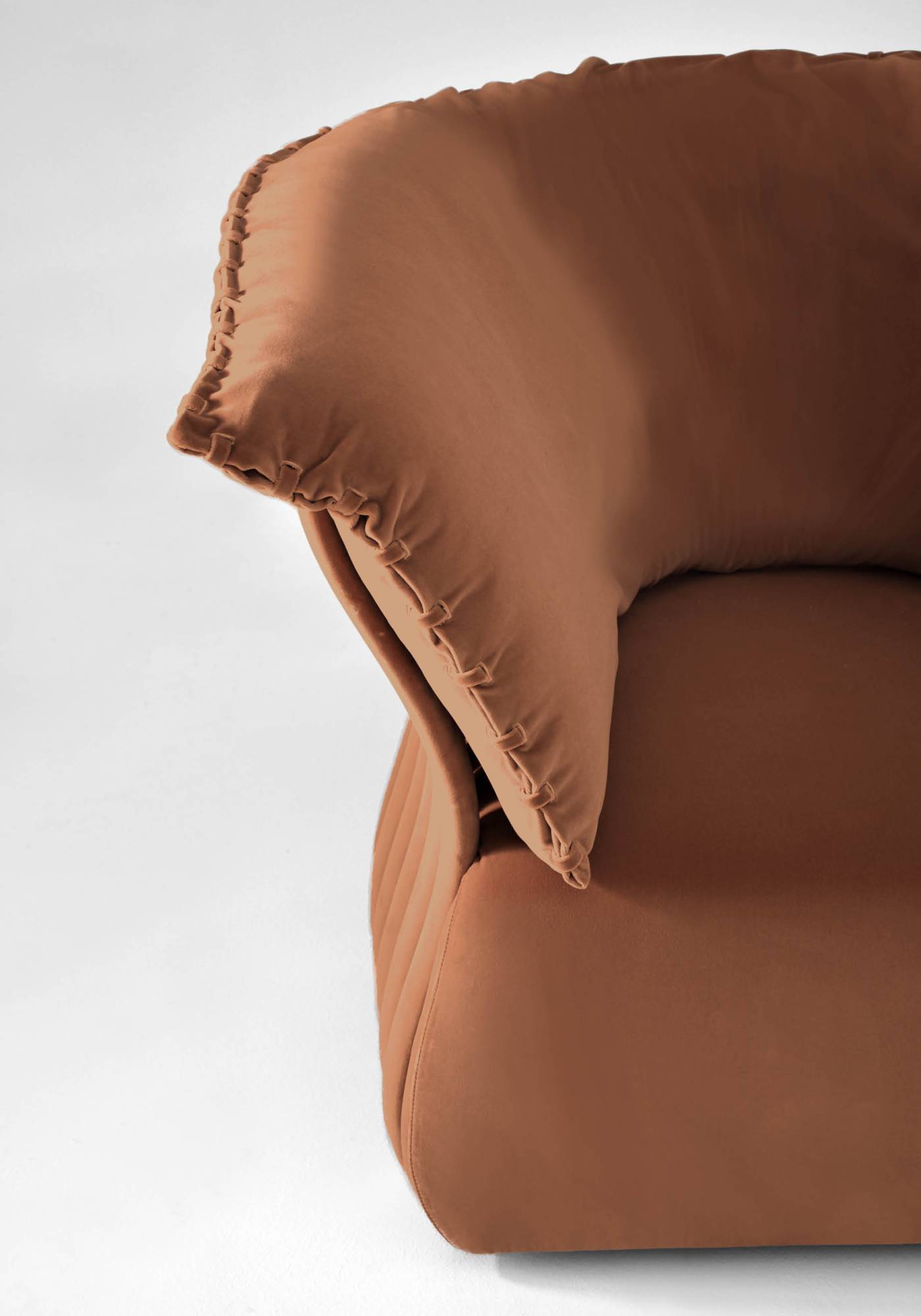 Hessentia-Cannes_armchair_05