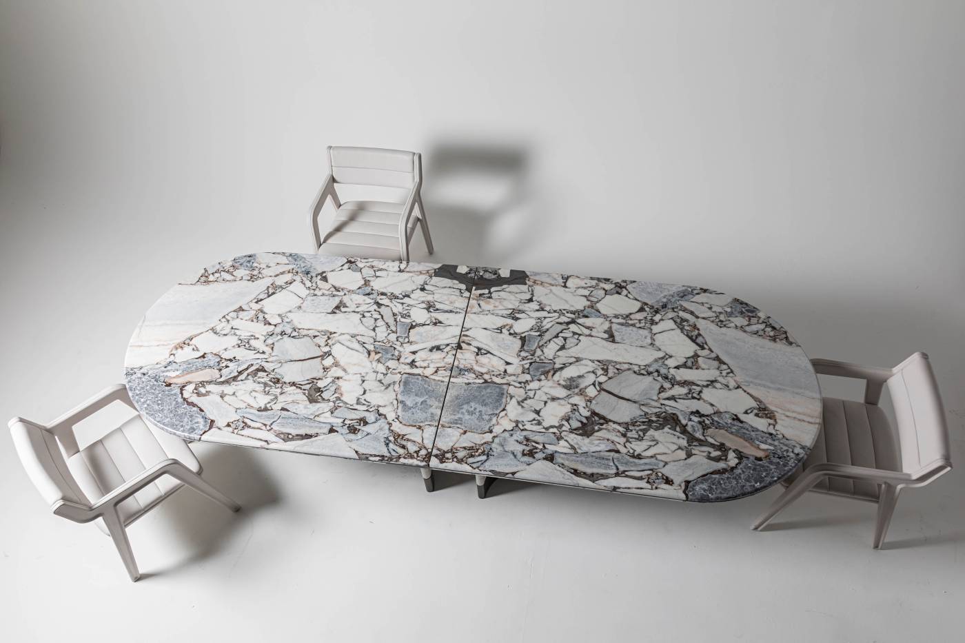 Hessentia-Adone_table_04