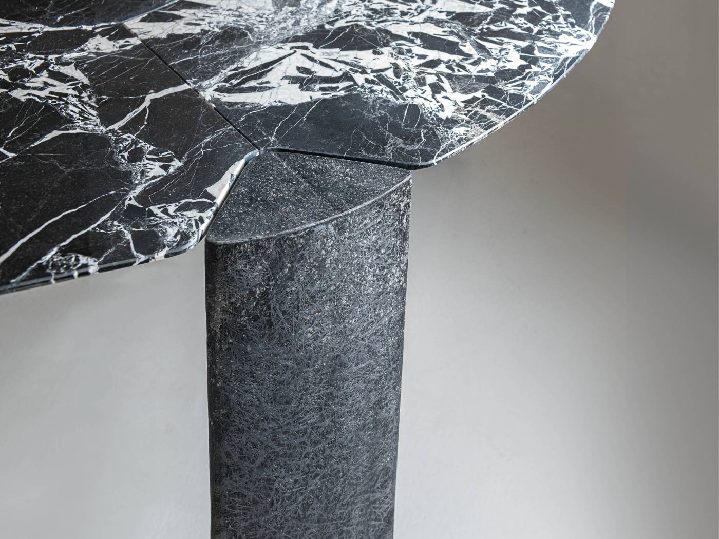 Hessentia-Meraki_round_table_02