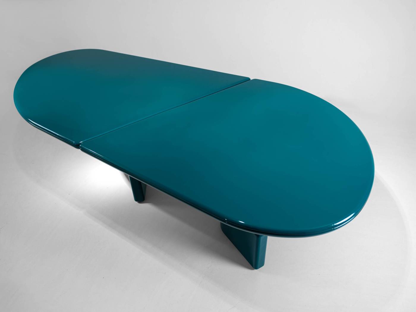 Hessentia-Ovoo_oval_table_02