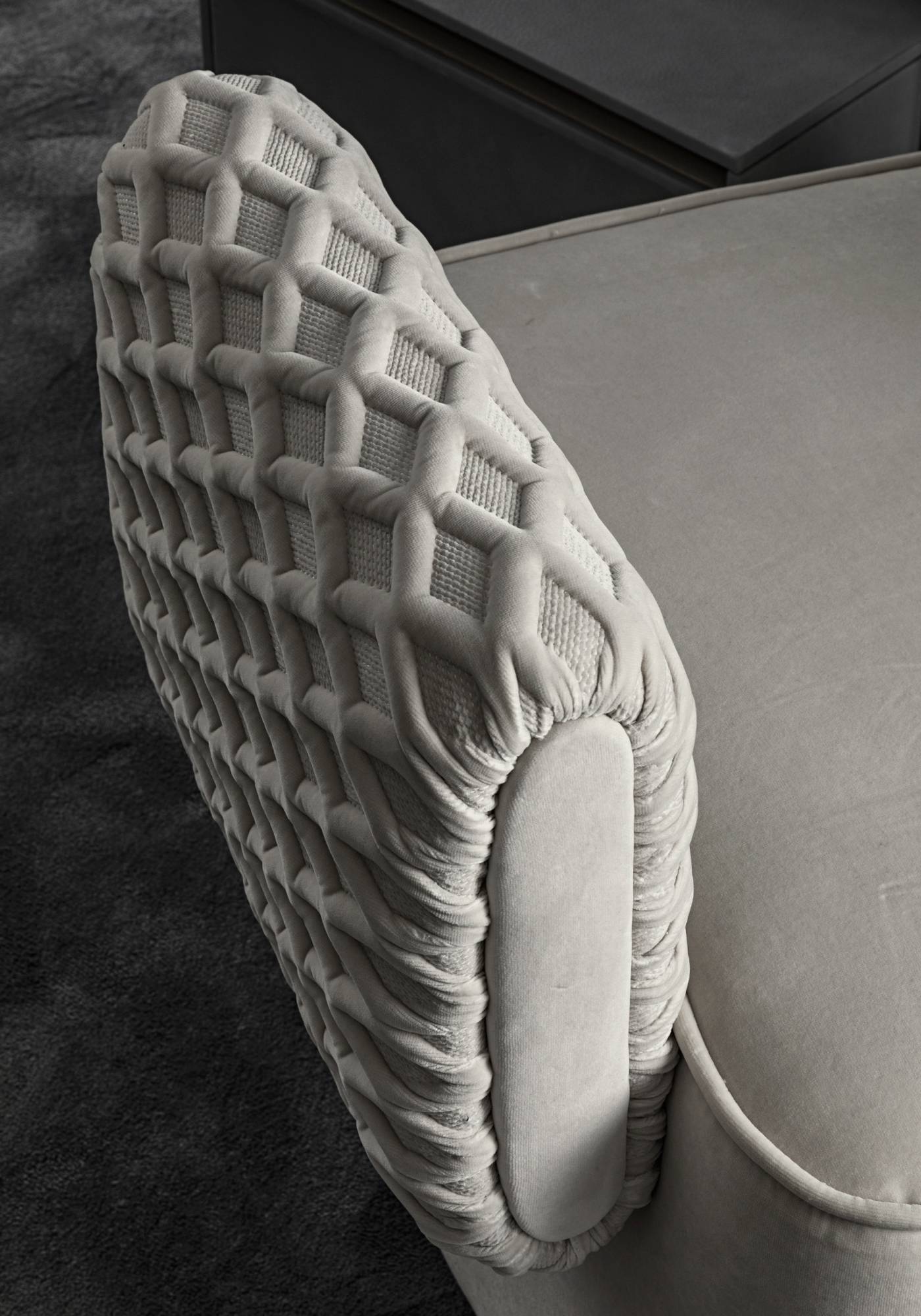 Hessentia-Hug_pouf_04