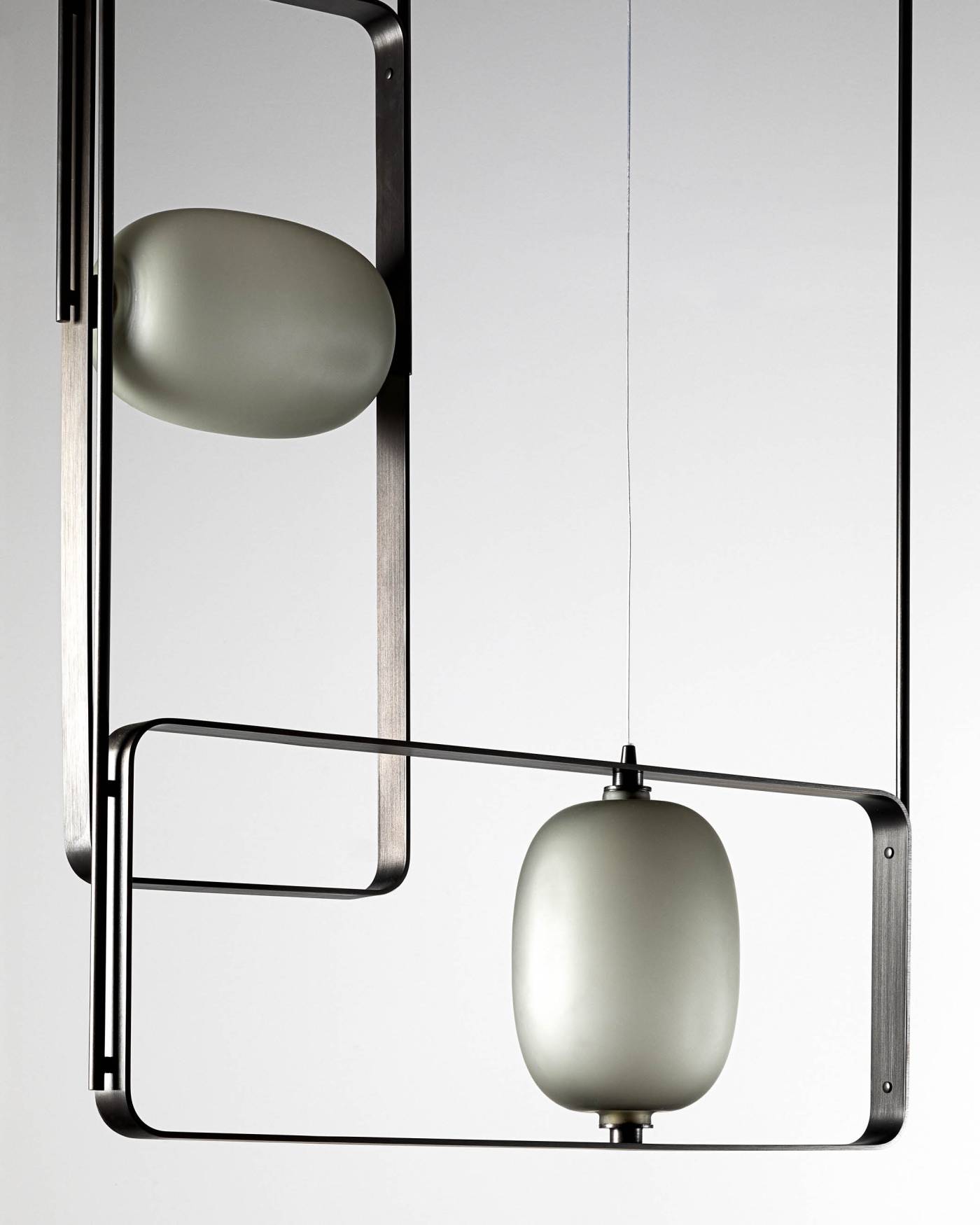 Hessentia-Nova.a_chandelier_04