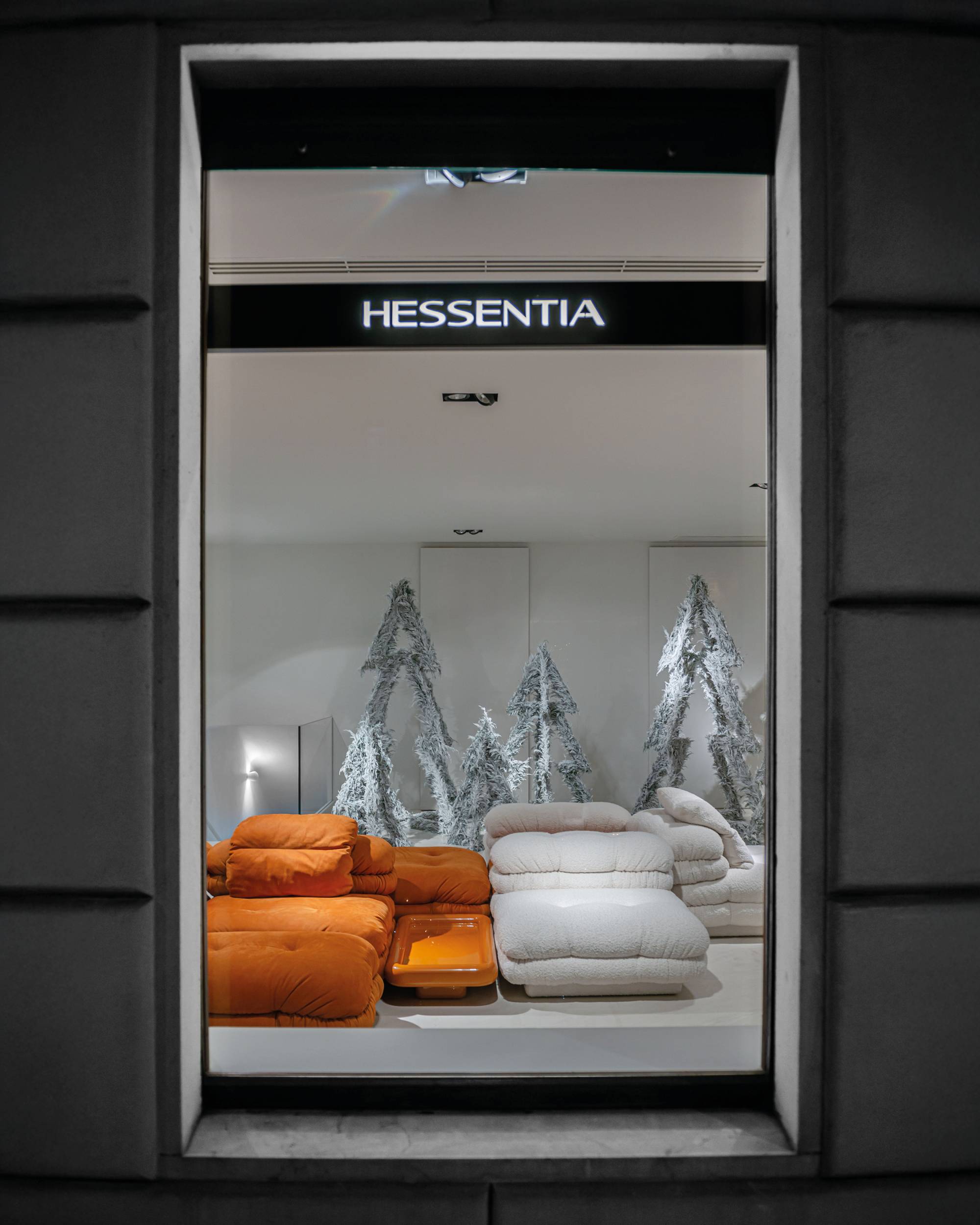 Hessentia Gallery Milano holiday4