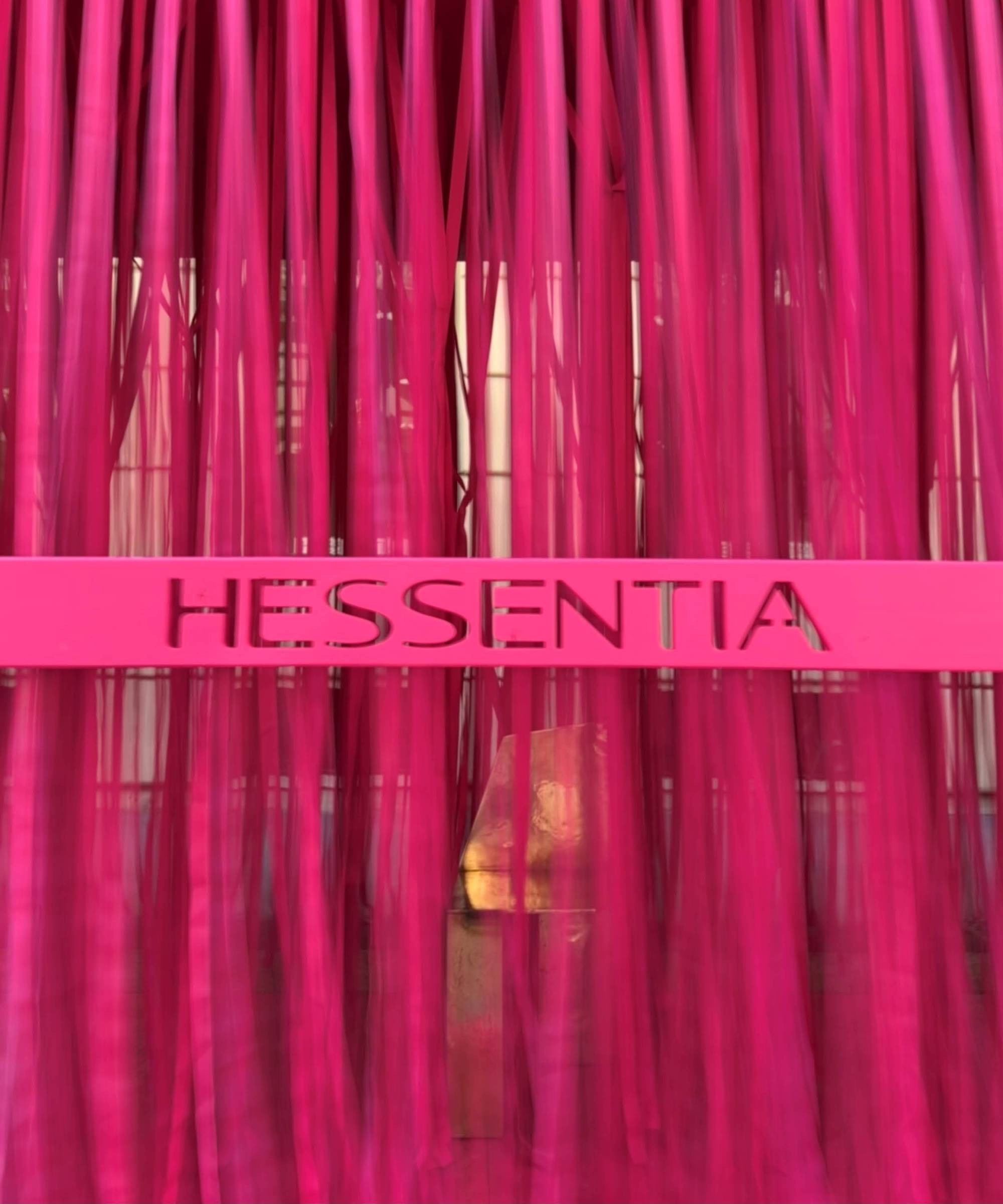 Hessentia-news-Cadrega-sand-cast-furniture-metal-bronze (11)