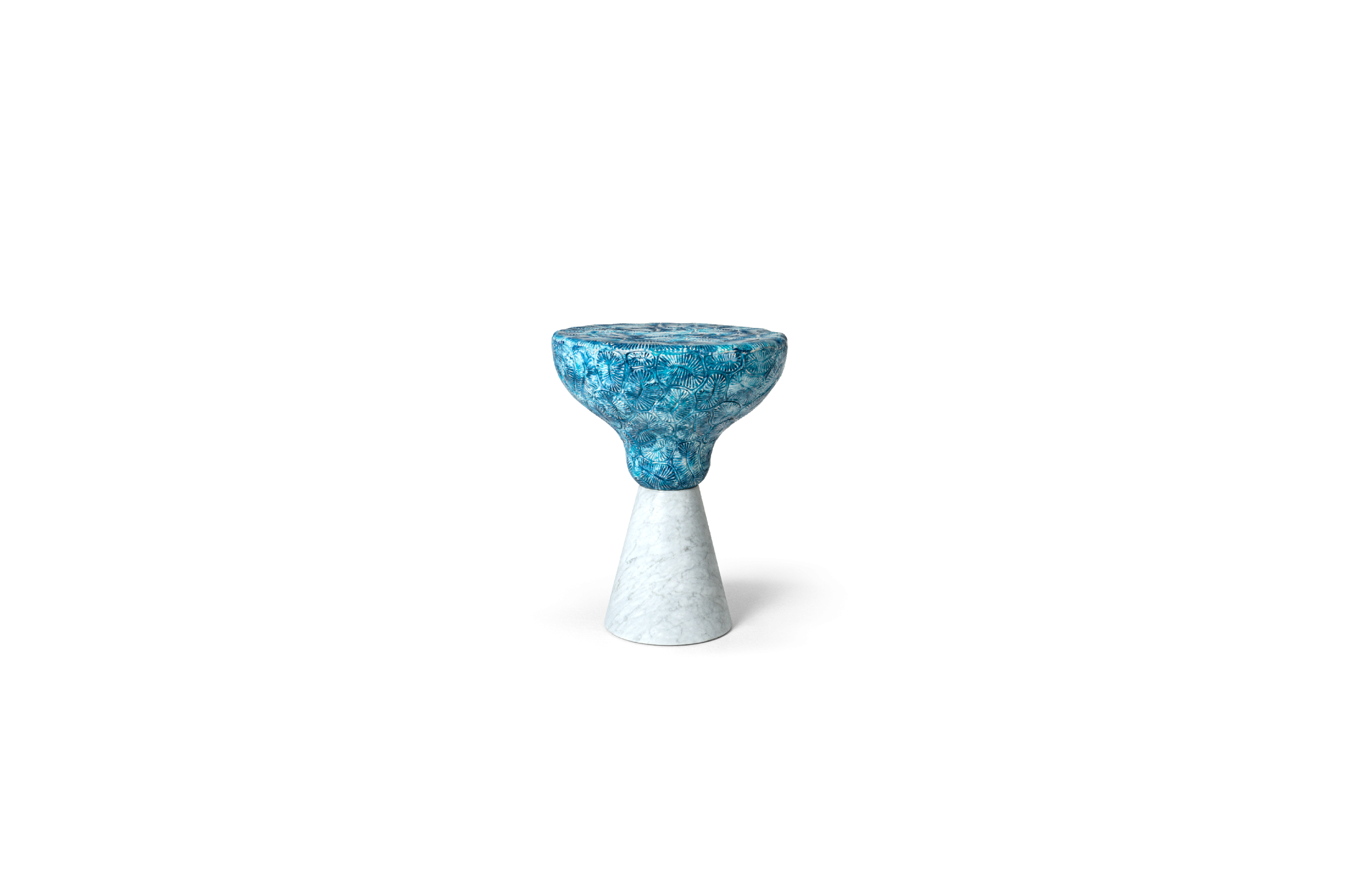 Hessentia-Sydney.a_coffee_table_01